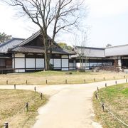 京都御所の歴史を聴けるミニツアーあります