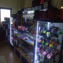 ターミナルにはちょっとした売店と