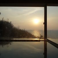 温泉からも夕陽と海を眺めることができます
