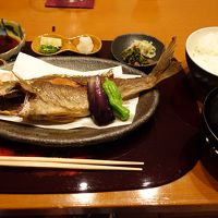 メインのイサキのから揚げ