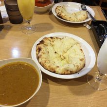 チーズナンでお腹いっぱい！