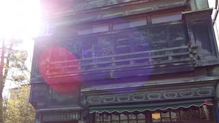 珍しい看板建築の家。