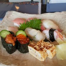 にぎり。これで2000円はすごい。