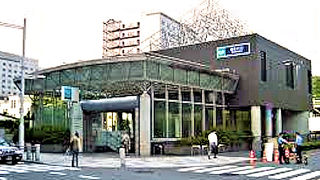 地下鉄銀座線の赤坂見附駅と虎ノ門駅の間に新駅の溜池山王駅ができてとても便利になりました。