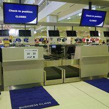 ANAのチェックインは18：30まで待たされました