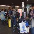 他の観光地の空港よりはるかに便利な空港です。ただとても混雑しています。