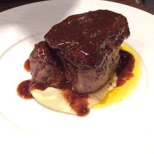 牛フィレ肉とフォアグラのロッシーニスタイル