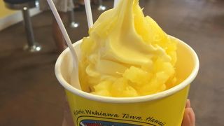 パイナップルソフトクリームは美味！