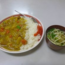 カレーライス（ミニ宮古そば付き）。