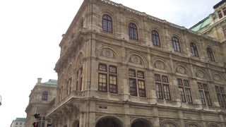 ガイドツアーはオペラ鑑賞とはまた違った楽しさ