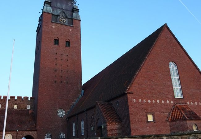 港と街を見下ろせる場所。