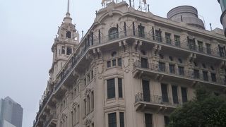 20世紀はじめ、魔都と上海が呼ばれたいた時代の雰囲気を残す百貨店。