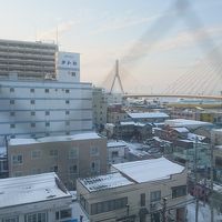 青森ベイブリッジが見えます。