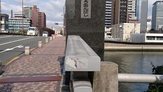 なにわ筋が土佐堀川を渡る橋