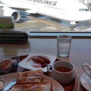 ～★☆離発着飛行機を見ながら食事などができるカフェ☆★～