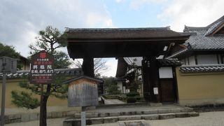 大徳寺にある頭塔の一つです