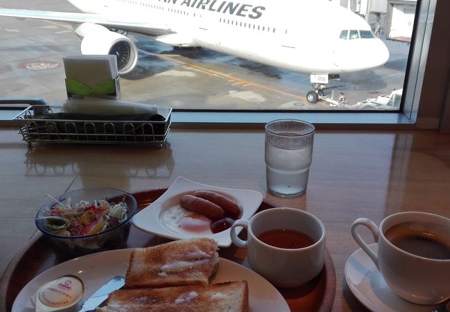 ～★☆離発着飛行機を見ながら食事などができるカフェ☆★～