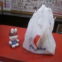 袋に入れてくれるので助かります。