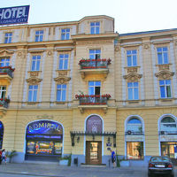 ベオグラード本駅の前に立地