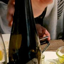 白ワイン　27.6ユーロ　ビール4.4ユーロ