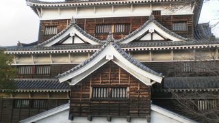 木肌が見える天守閣