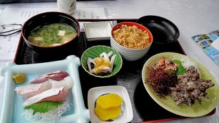 今回はうにめし定食と刺身定食　おいしい