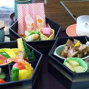 国際ホテル２階の　明るい和食処です