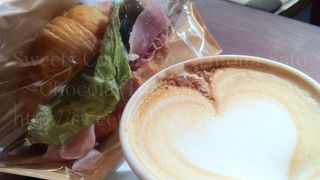 朝7:30から営業のエスプレッソカフェ