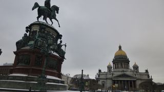 イサク大聖堂前