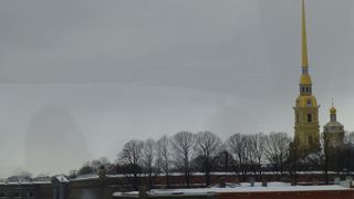 サンクトペテルブルクのもと