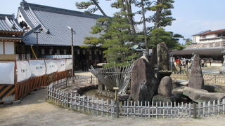 宮島の厳島神社の参拝出口前、仁王様がいらっしゃいます。