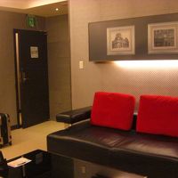 リビングルーム　ホテルの客室数は多くないので、静かです。