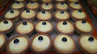 秋葉原の駅前で行列ができるお店