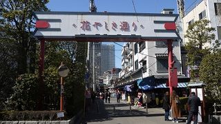 閑散とした商店街