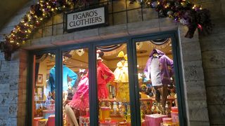 フィギュアもあるし是非見ておきたいお店