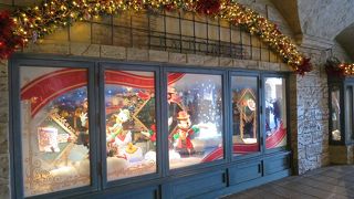 パーク最大のグッズショップ