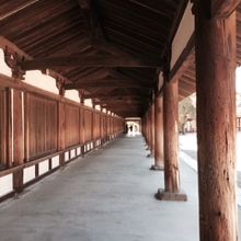 法隆寺最古の廊下だそうです。
