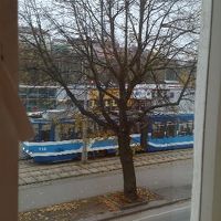 前はトラムの駅と鉄道駅です。