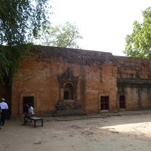 堂内の写真撮影は厳禁です！