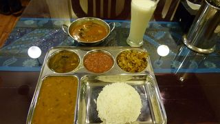 ヤンゴン中心部のスーレーパヤー通りに近いインド料理屋。