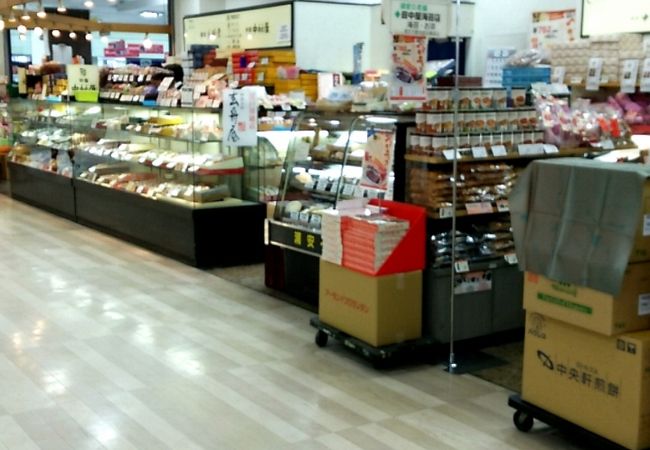 ダイエー新浦安店内にあります。