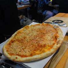 ピザ、大きすぎ！