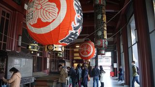 参詣者は、まずはここにお参りをします