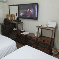 家具も韓国調です。