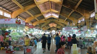 狭い路地を歩くのは楽しい