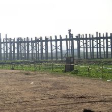 途中に何ヵ所かの屋根付き休憩所あり。