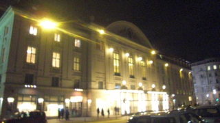 あまりの老朽化したホールにびっくり