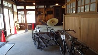 この当時は和傘が廃れるなど考えもしなかった事でしょう。