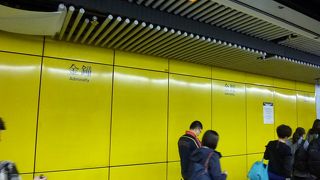 Tsuen Wan Line　と　 Island Line の乗り換え駅