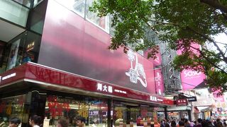 中国本土でも有名な老舗のジュエリーショプ。